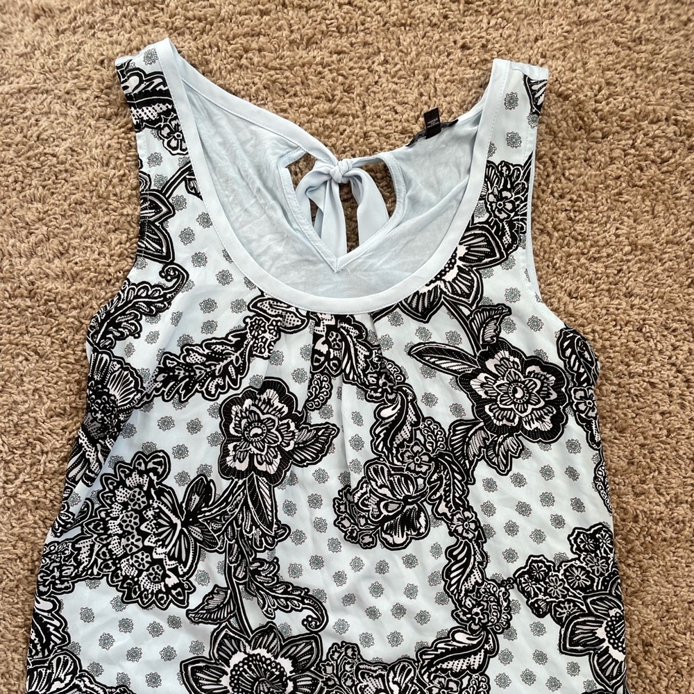 Light blue Express tank with Black and White print